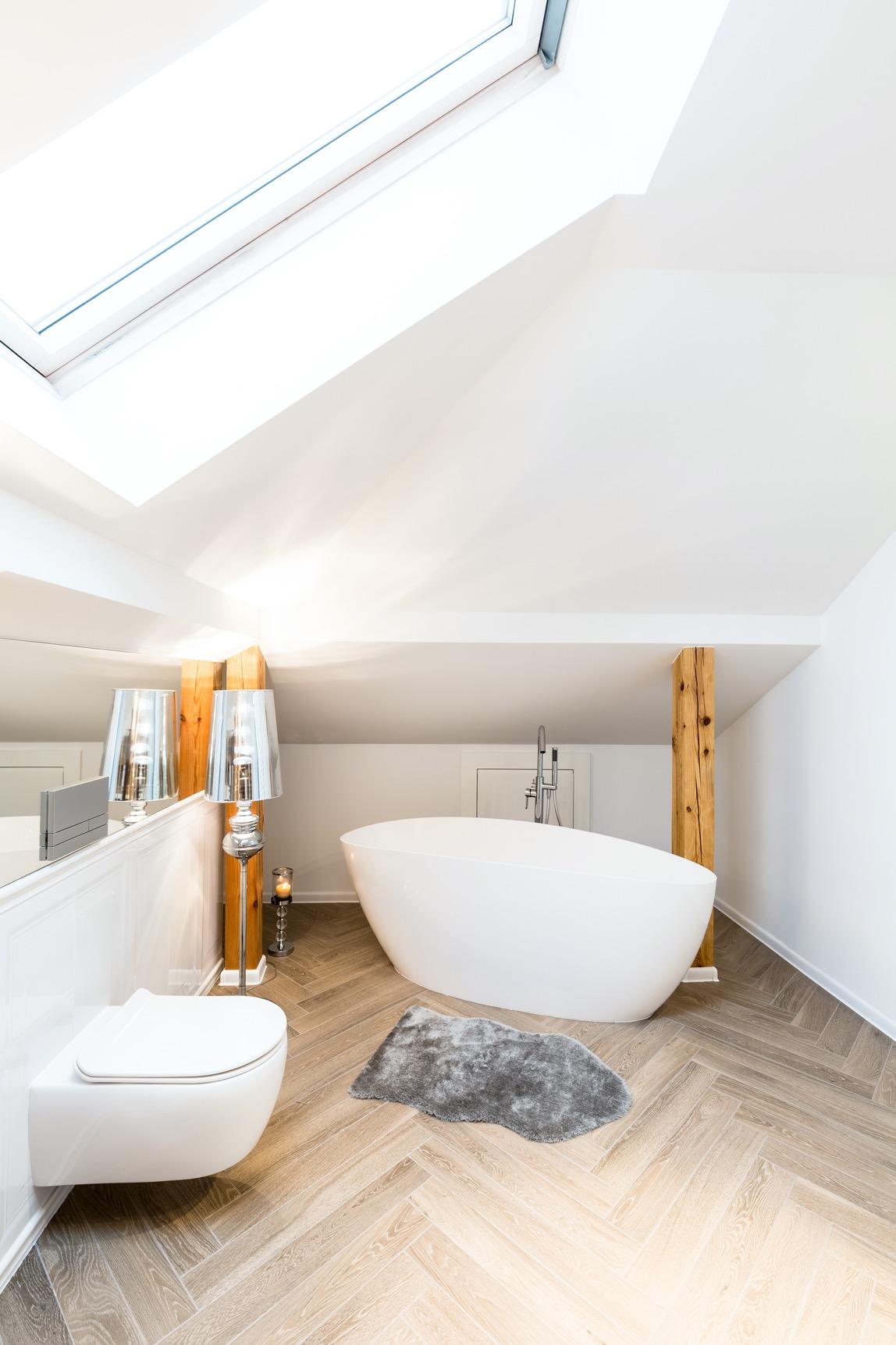 Bathtub and toilet Plomberie / Sanitaire / Rénovation salle de bain complète