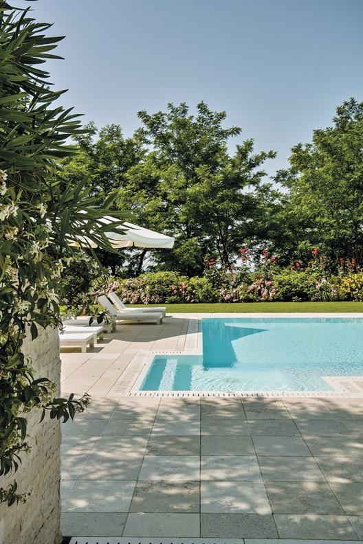 external shots of the garden Piscine, Hammam, Jacuzzi